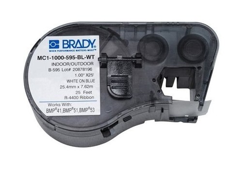 BRADY MC1-1000-595-BL-WT лента 25.4мм/7.62м, универсальный винил, белый на синем, в картридже 7.62м (BMP41/51/53)